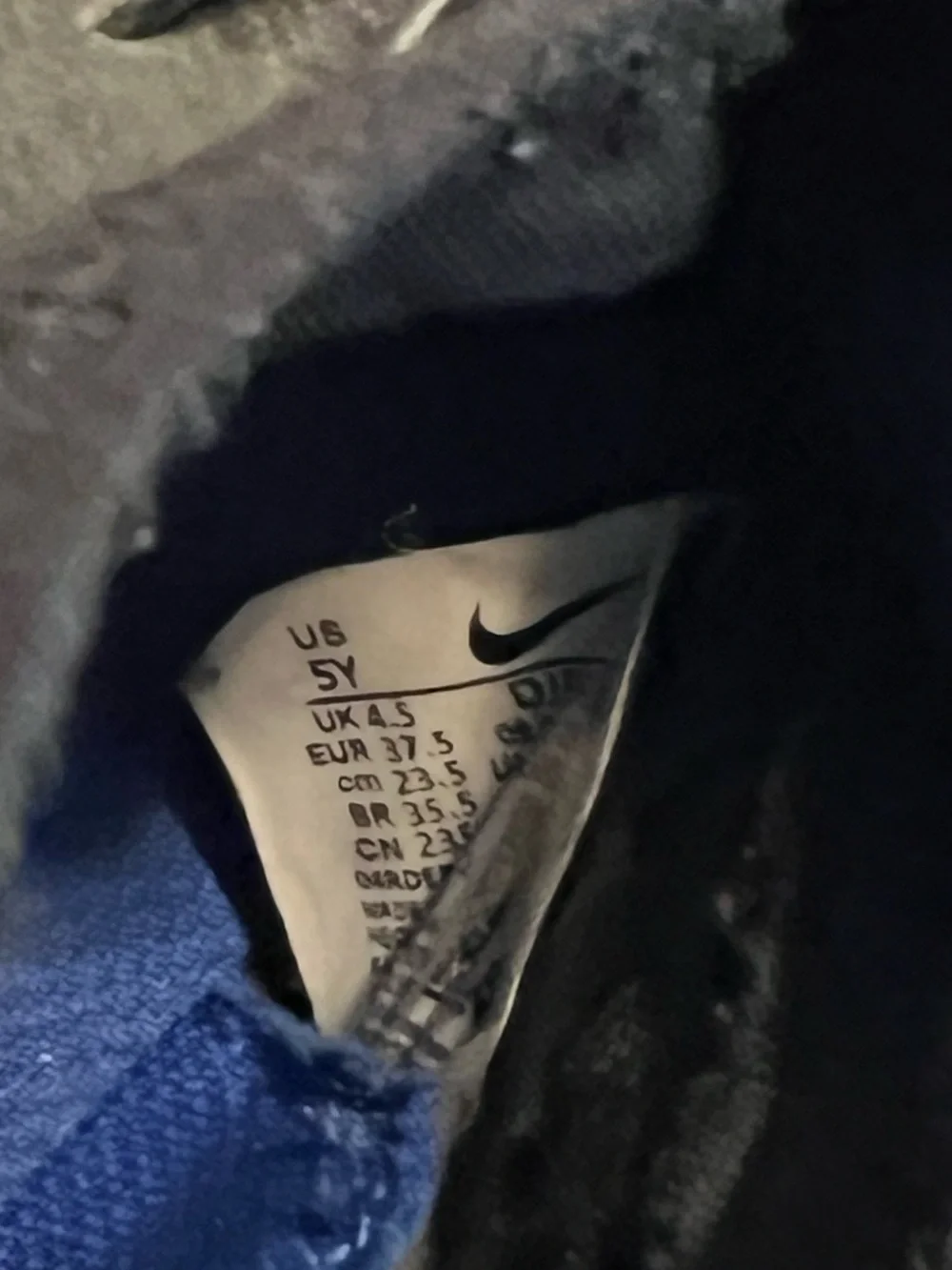 🔵NIKE: Boy size 5, Mercurial black & royal blue logo cleats w/ties, preowned🔵